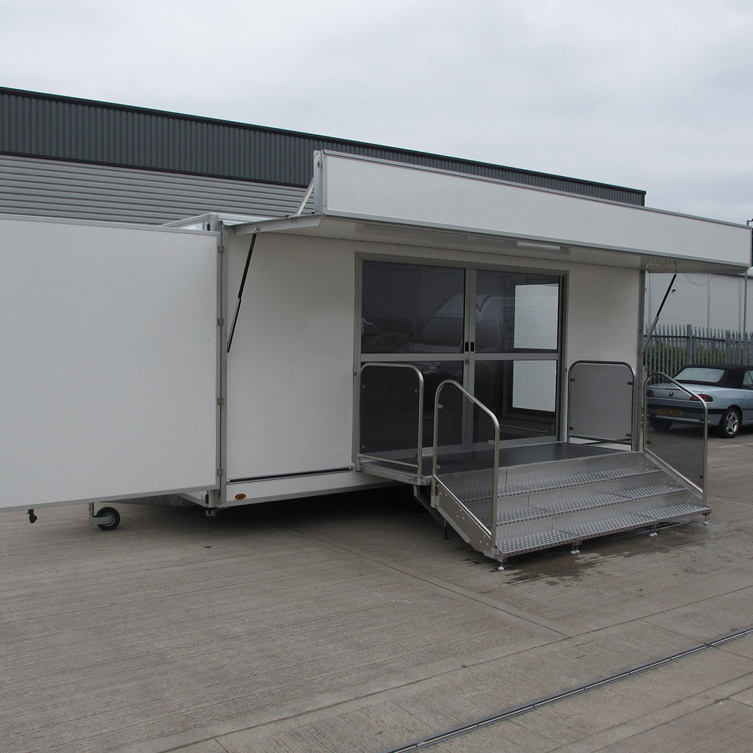 side view bespoke exhibition trailer 6 metres