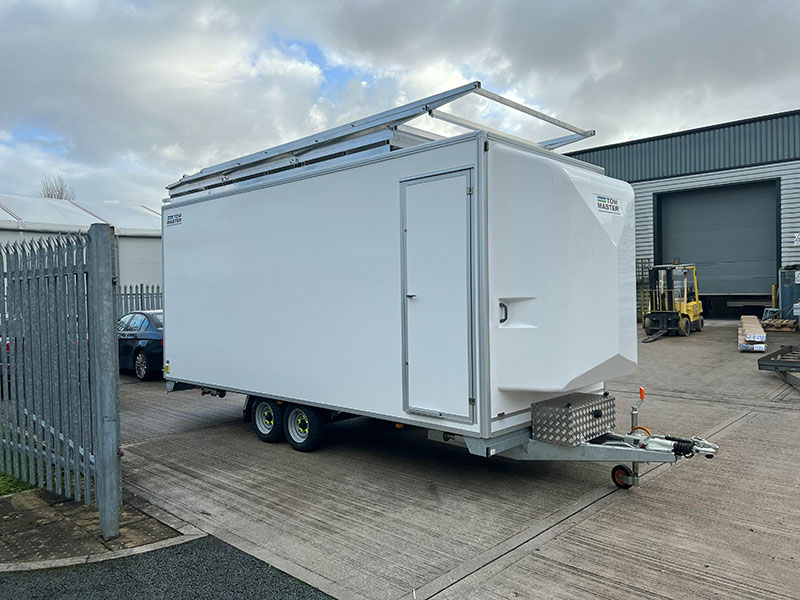 5.5mt enclosed space trailer rear view