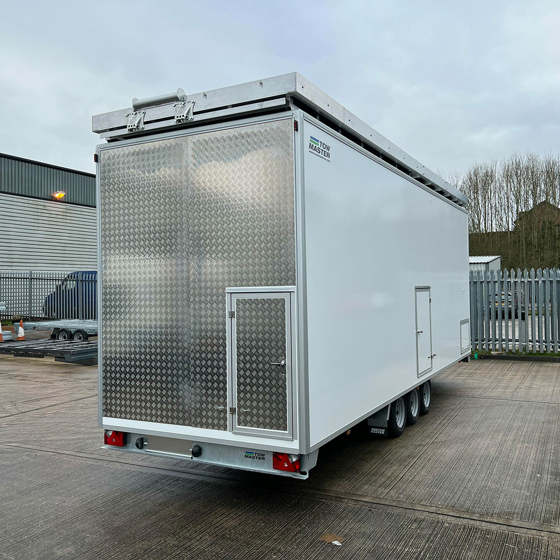 7mt confined space trailer with canopy back view